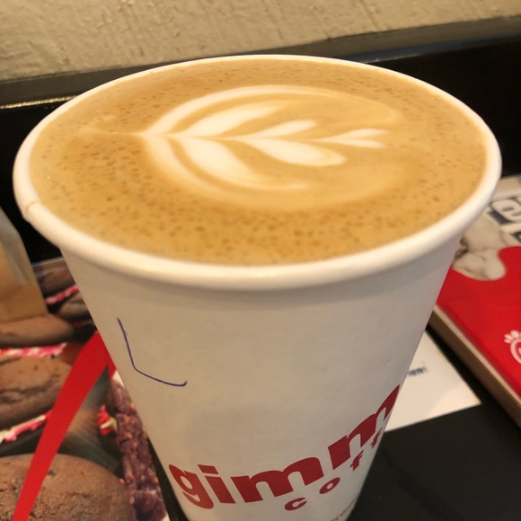 Meet your Posher, Claudia - Picture 2 of 2